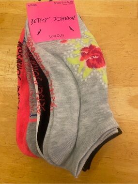 Betsey Johnson 6 pair Low Cut Sock Set solid and prints NWT size 5-10
